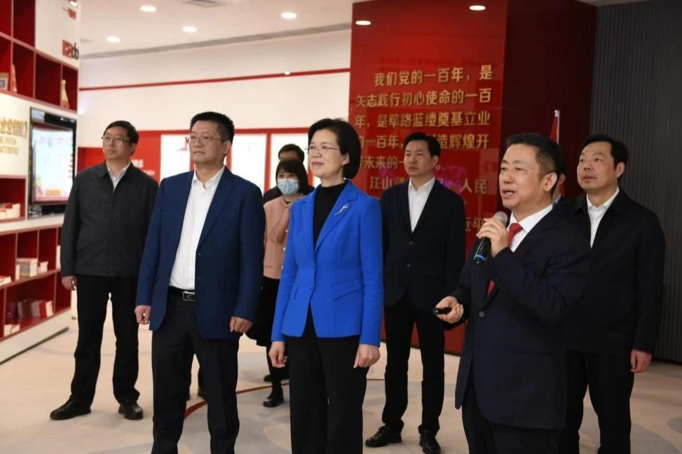 江苏省委常委、组织部部长沈莹调研云顶集团31181
