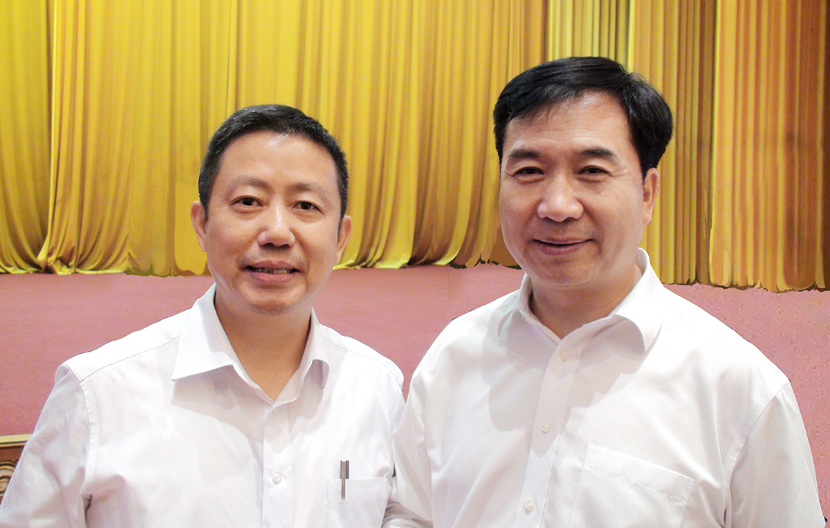 中央政治局常委、中央纪律检查委员会书记李希与周海江合影